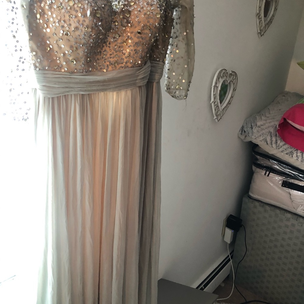 Clothes - Picture 11 of 16